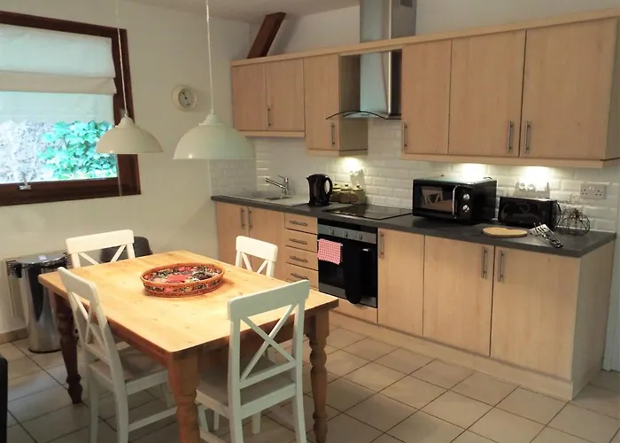 Wisteria Nyaraló Asnières-sur-Vègre