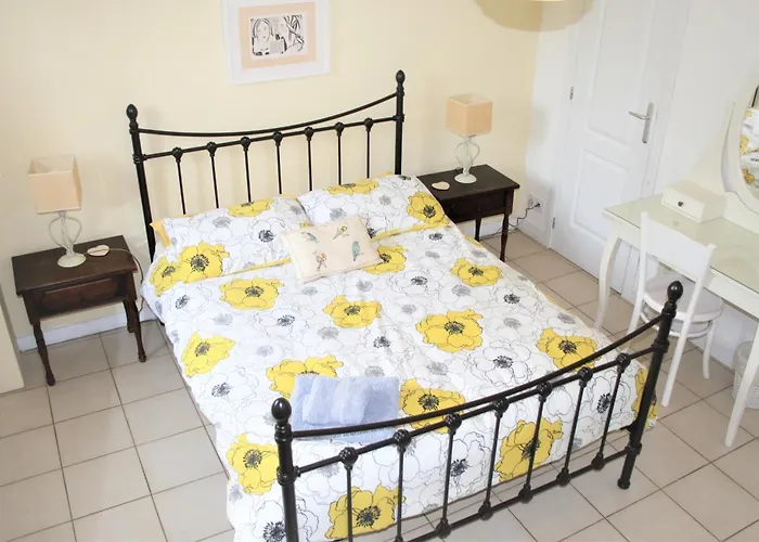 Nyaraló Wisteria Asnières-sur-Vègre